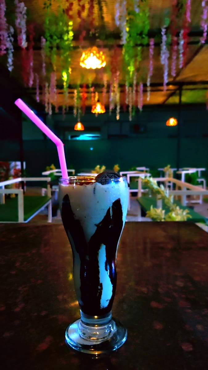 Cafe Town Restaurant - 9