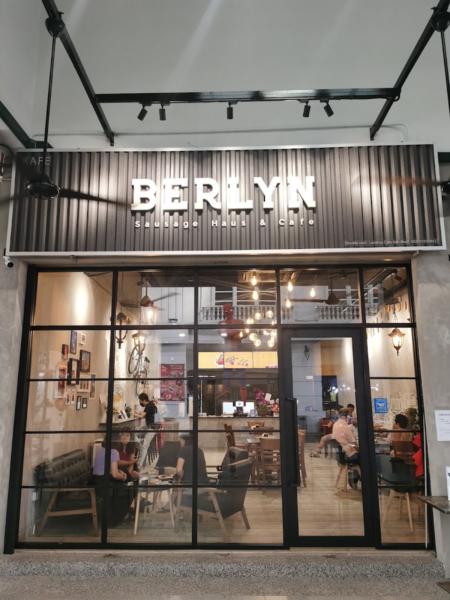 BERLYN Sausage Haus & Cafe