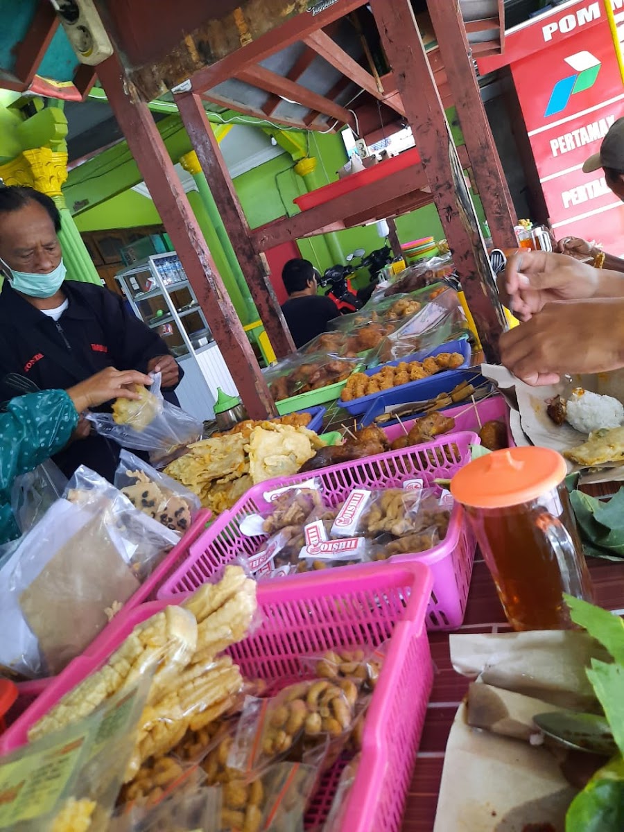 Hik Keprabon Pak Othok, Angkringan Karangpandan - 4