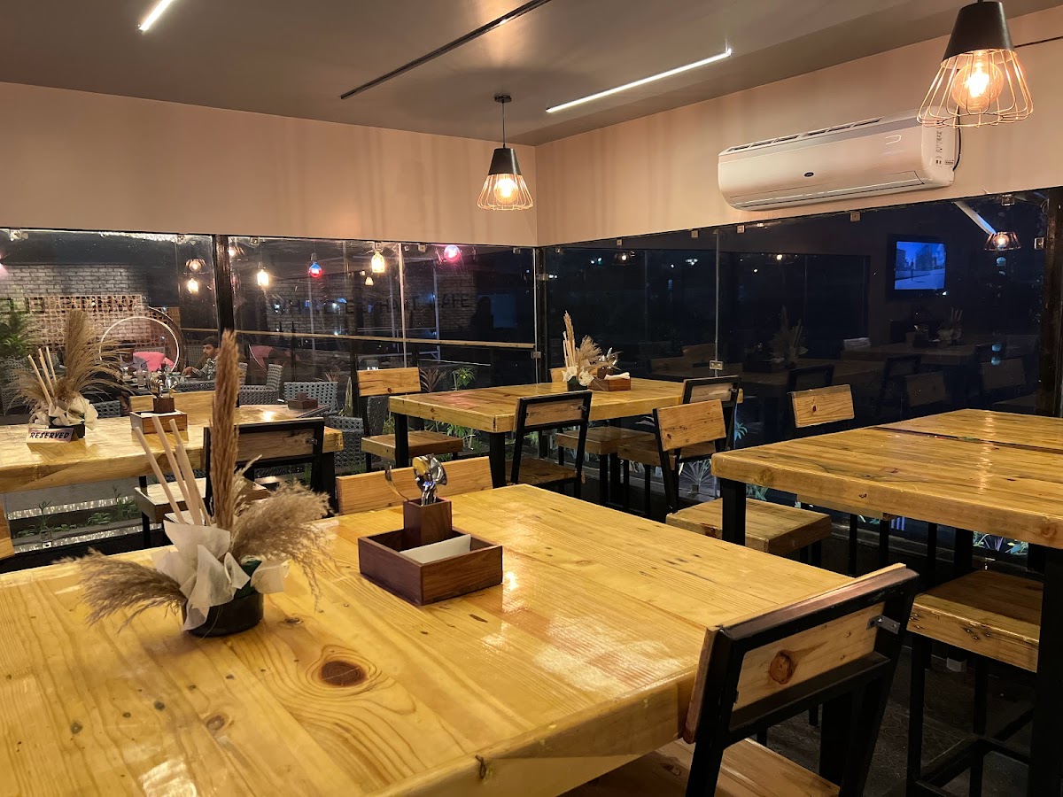 white elephant cafe & restaurant