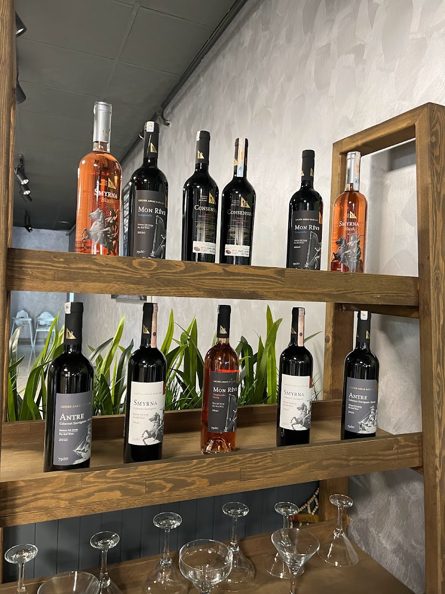 DEEP Cafe•Bistro•Restaurant