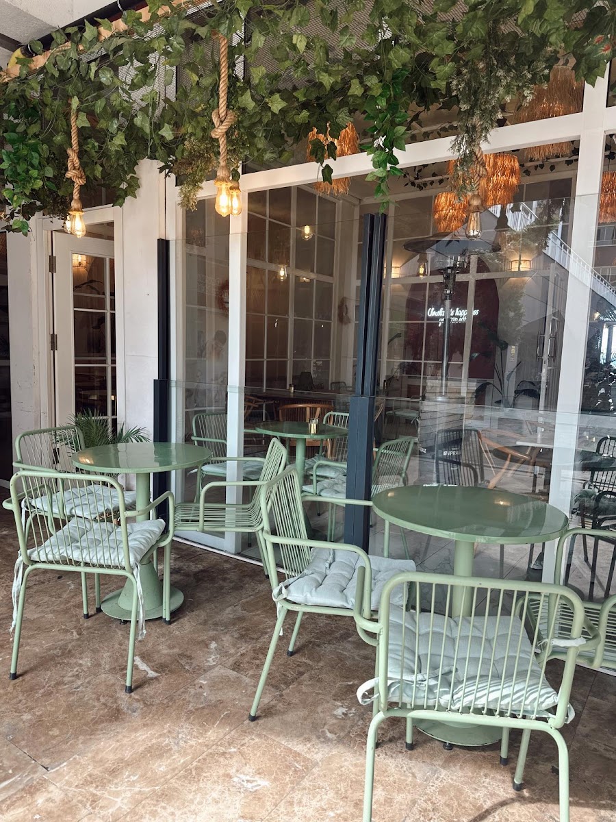 Lina Chocolate & Cafe