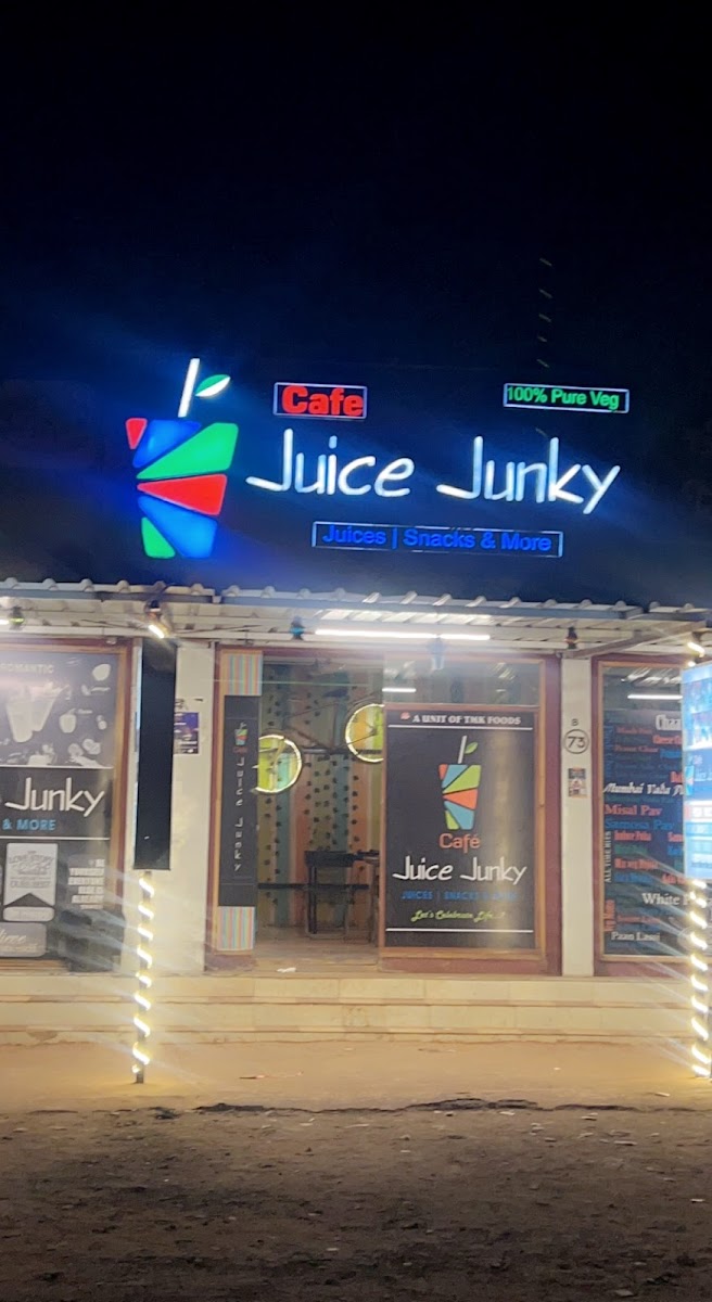 Cafe Juice Junky