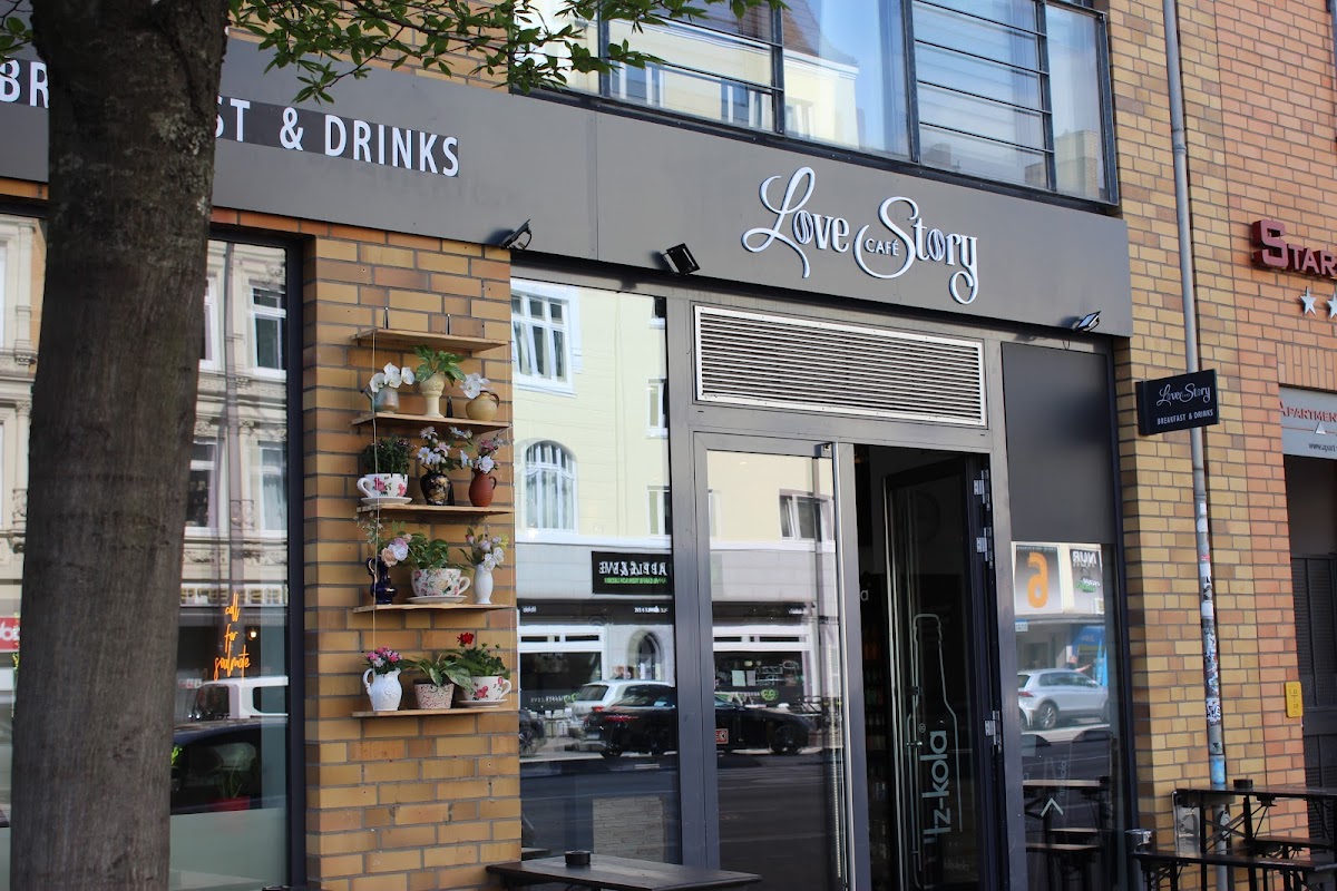Café Love Story