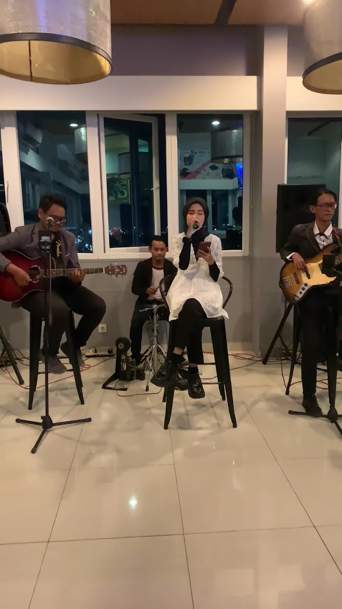 Sky Cafe By Cordela Hotel - 2