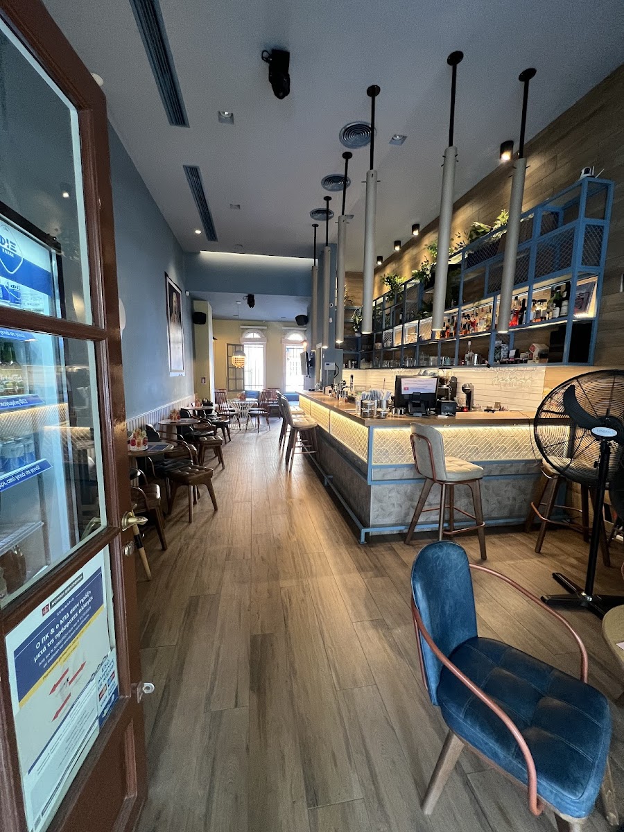 BRELOQUE CAFE BAR & TAILOR MADE CLOTHING - 2