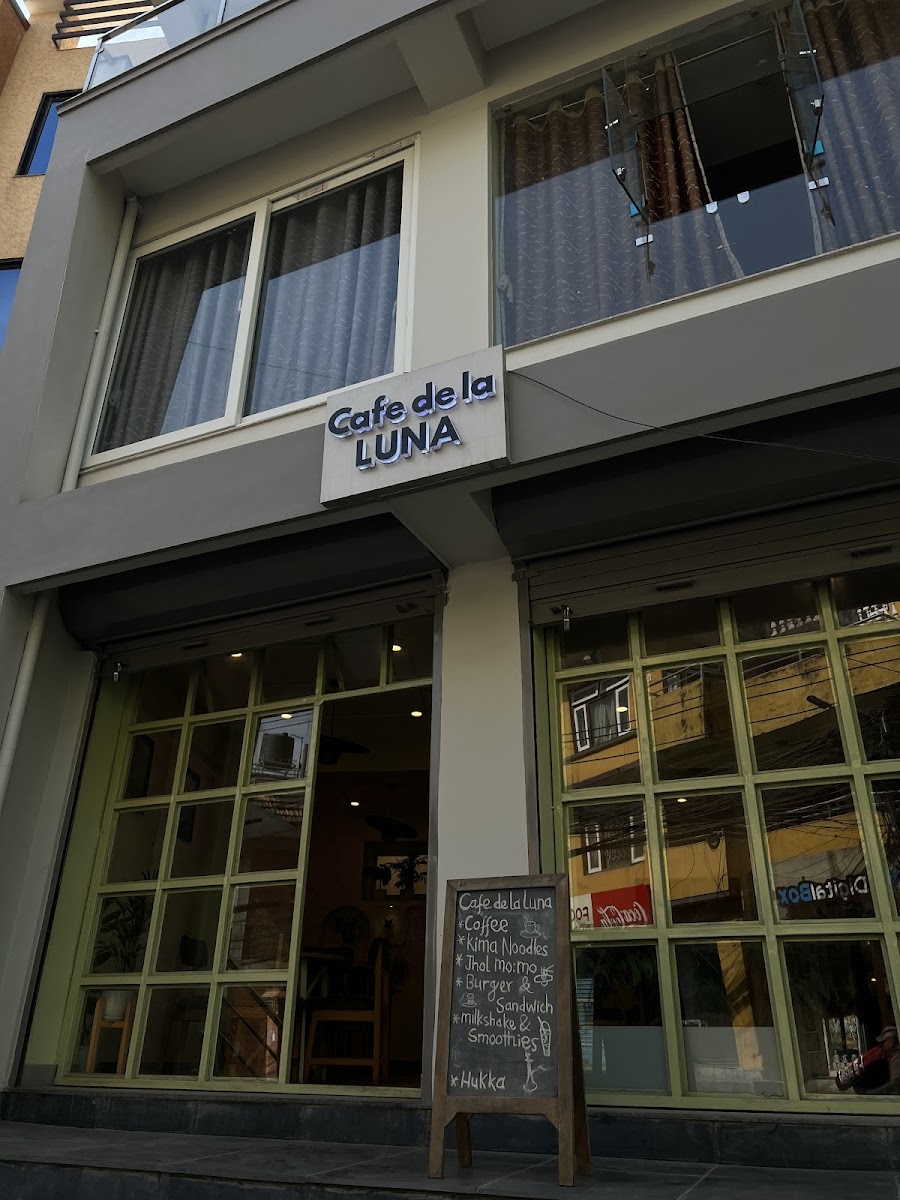 Cafe de la LUNA