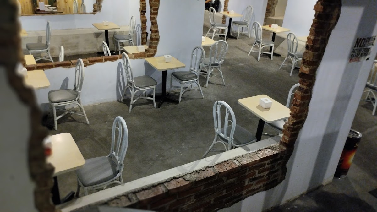 The Praya Cafe & Eatery - 3