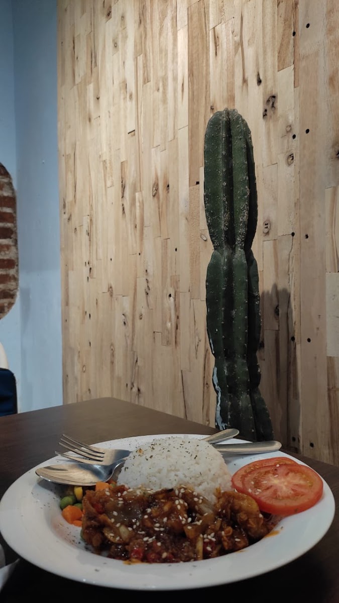 The Praya Cafe & Eatery - 6