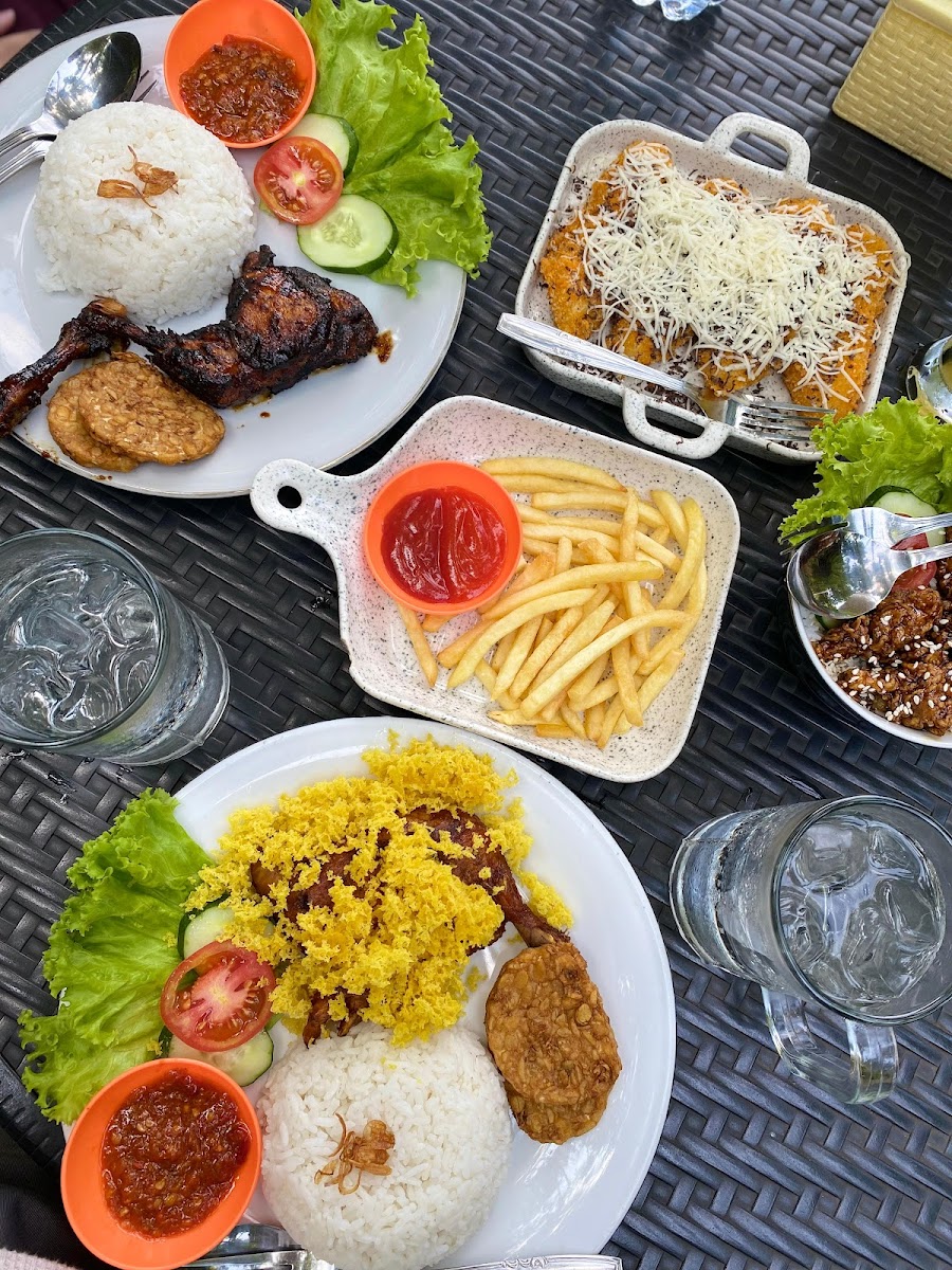 Cafe Mlipir Kali - 2