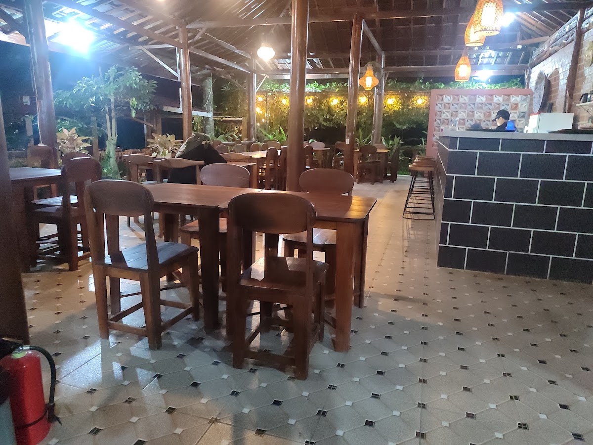 Cafe Mlipir Kali - 4