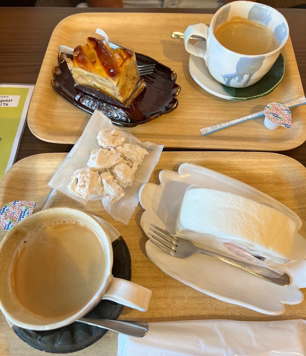 Pine's House coffee & cake - 4