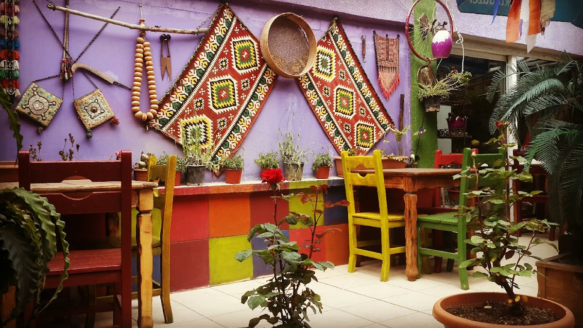 Dingonun Ahırı kitap cafe