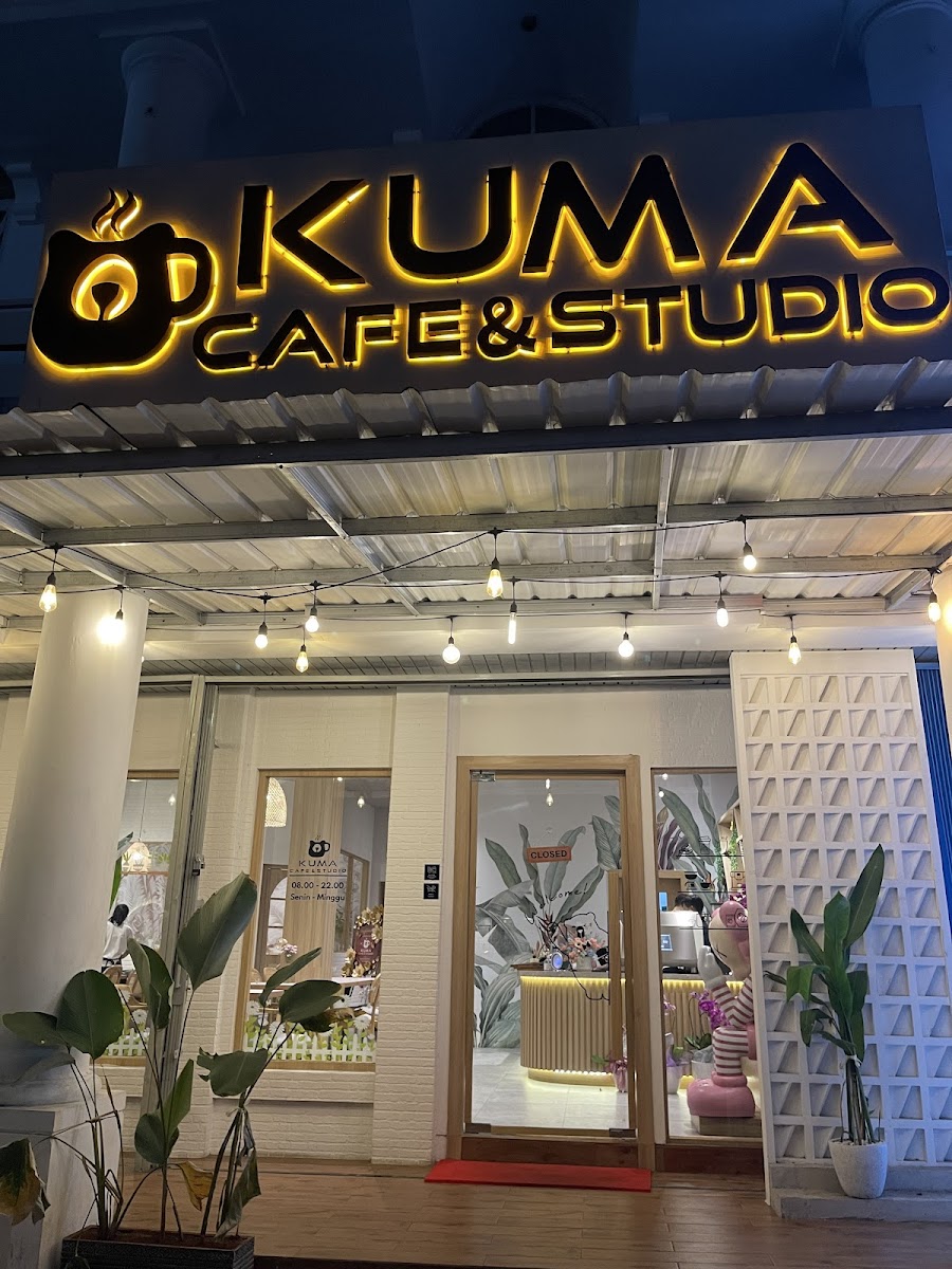 Kuma Cafe & Studio