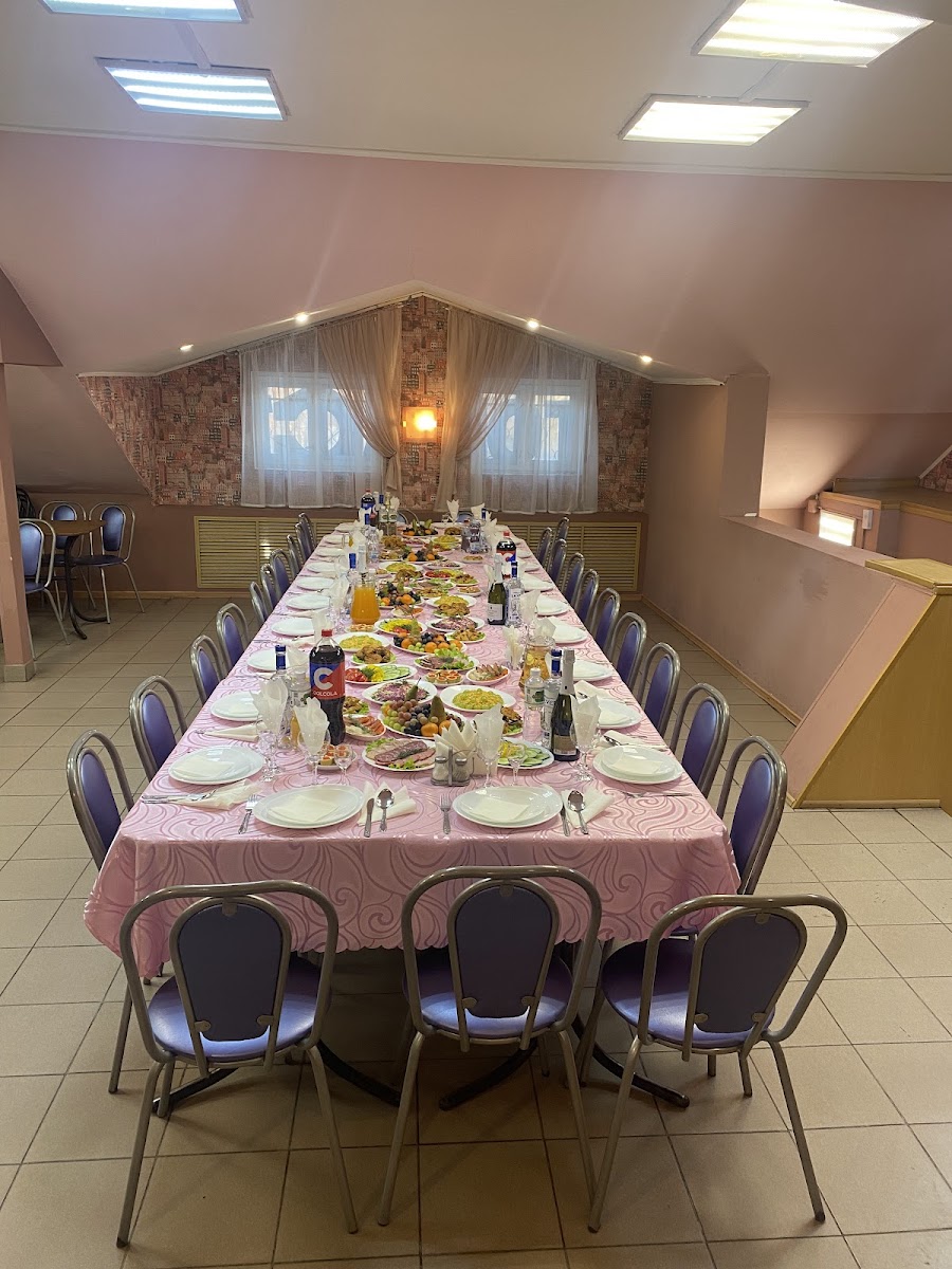 Kafe na Sukhoy reke,