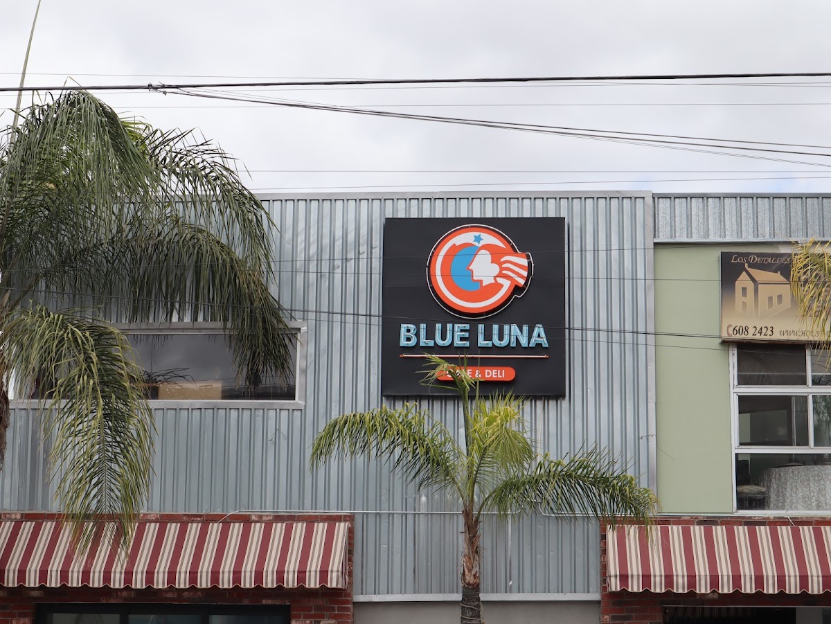 Blue Luna Cafe Hipodromo