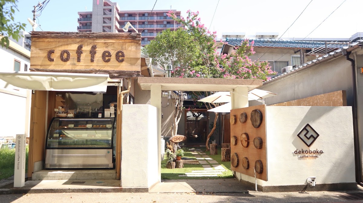 dekoboko cafe