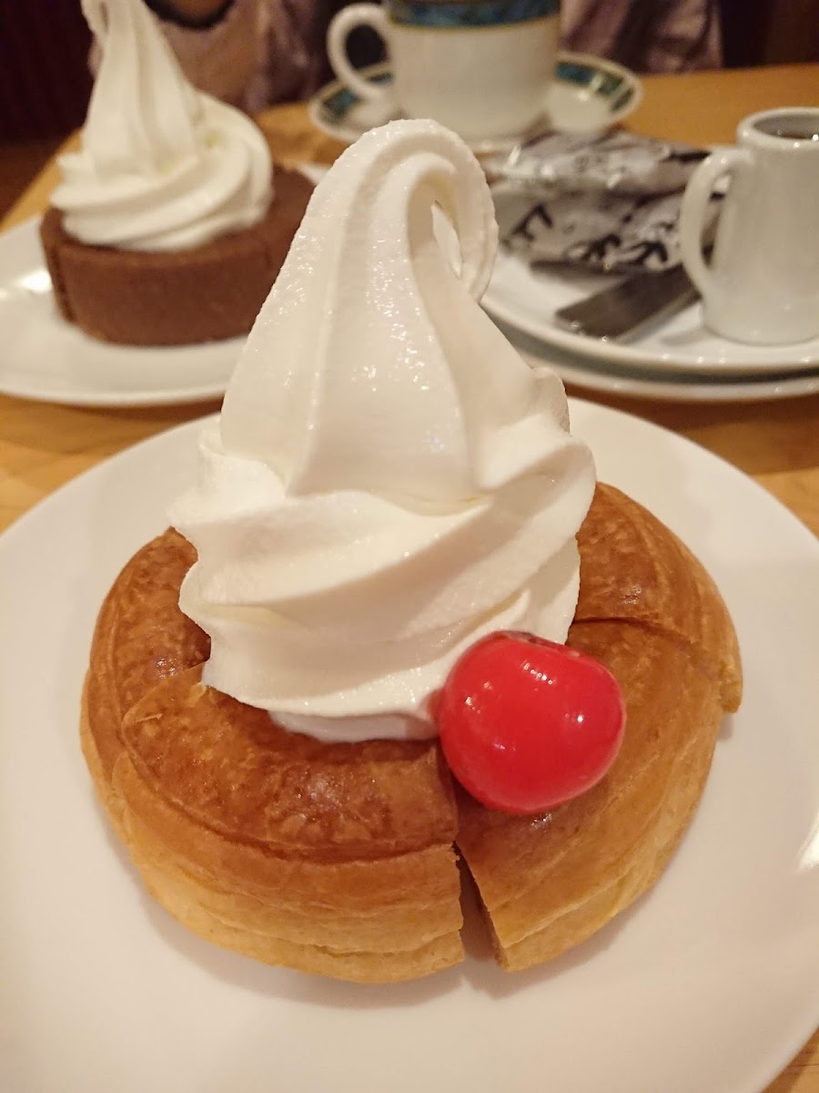 Komeda Coffee Osu Skating Rink Shop - 5