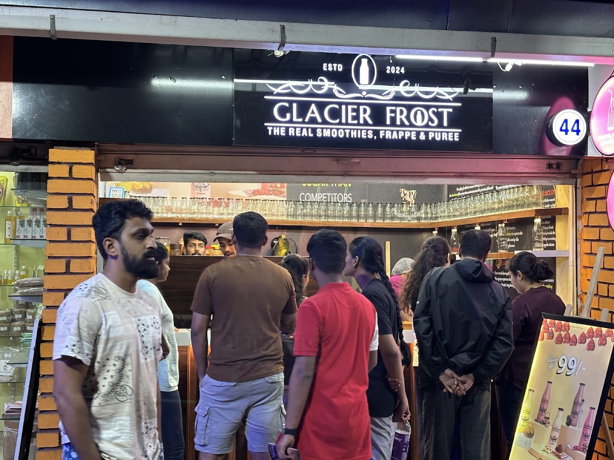 GLACIER FROST - Milkshakes, Desserts and Roll Ice-Cream