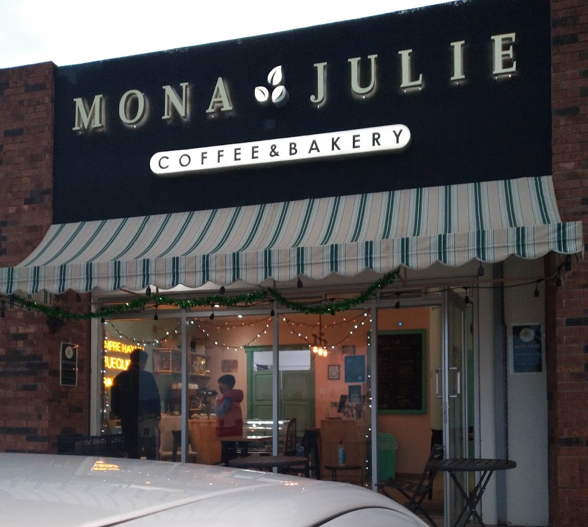 Mona Julie Coffee & Bakery