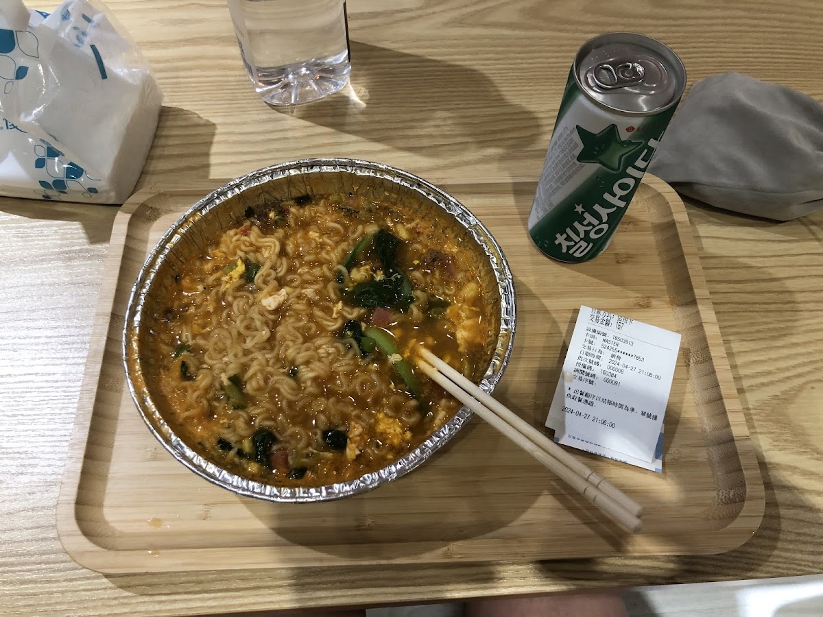 Let’s Noodles 來吃麵逢甲店-24小時自助泡麵店 - 7