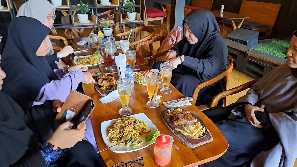 Saeed Shisa Cafe - 10