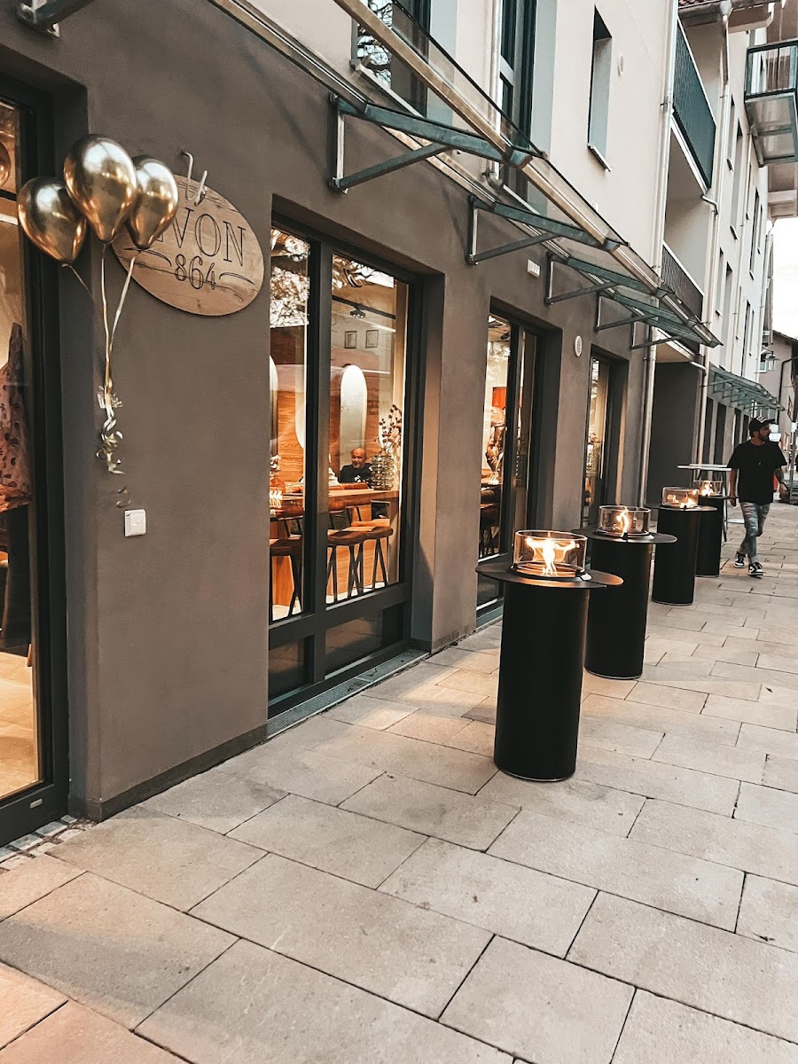 EVON864 | coffee meets bar