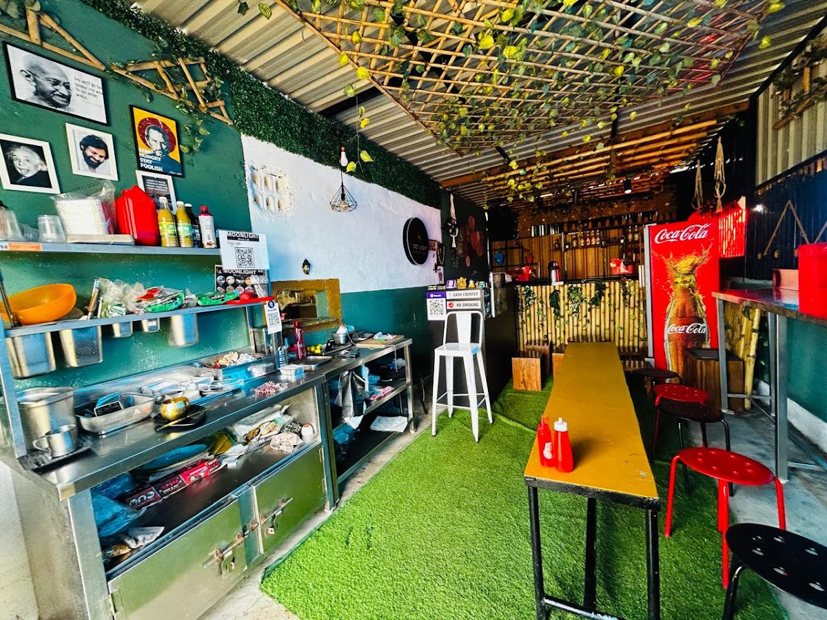 Moonlight Morsels Café