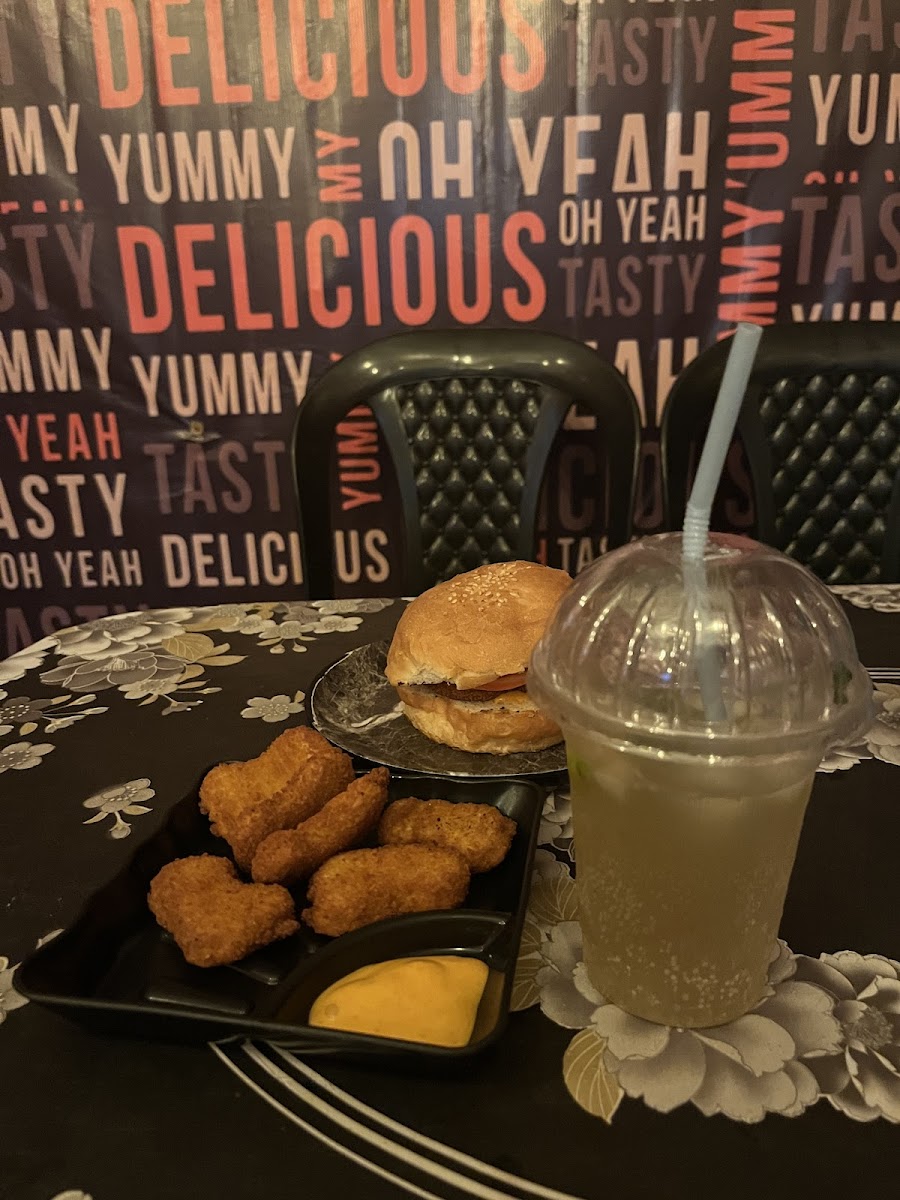 Rean's Cafe & Eateria - 8