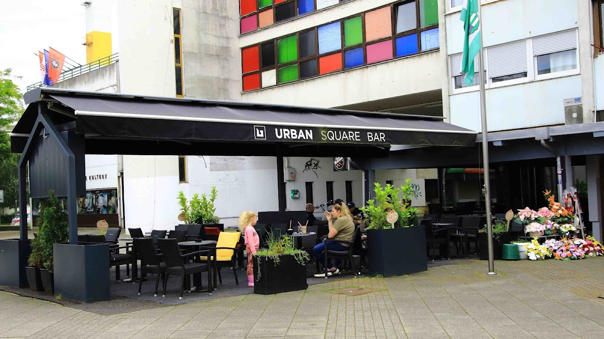 Urban Square Bar