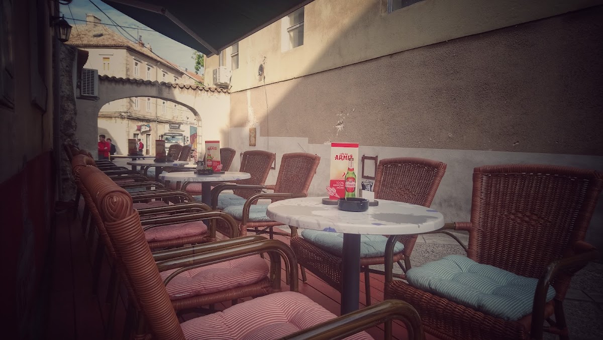 Caffe Bar Armiž