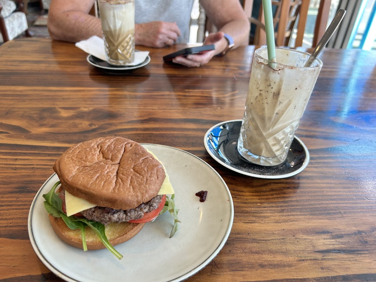 Byron Perry Cafe - 4