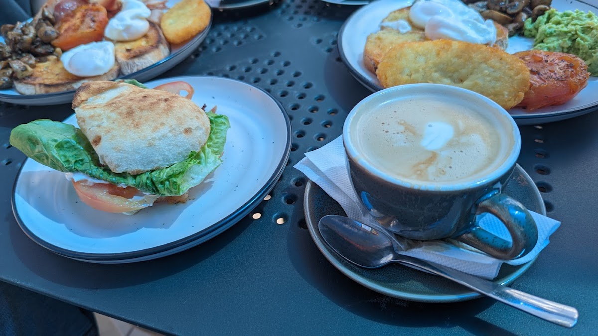 Byron Perry Cafe - 6