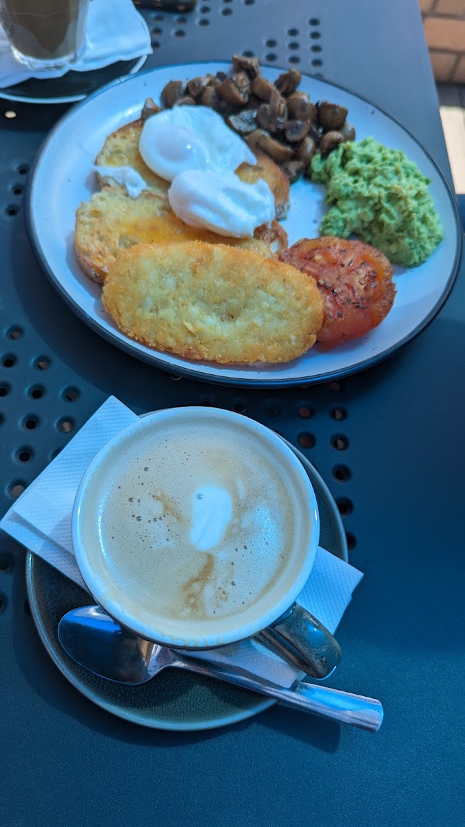 Byron Perry Cafe - 7