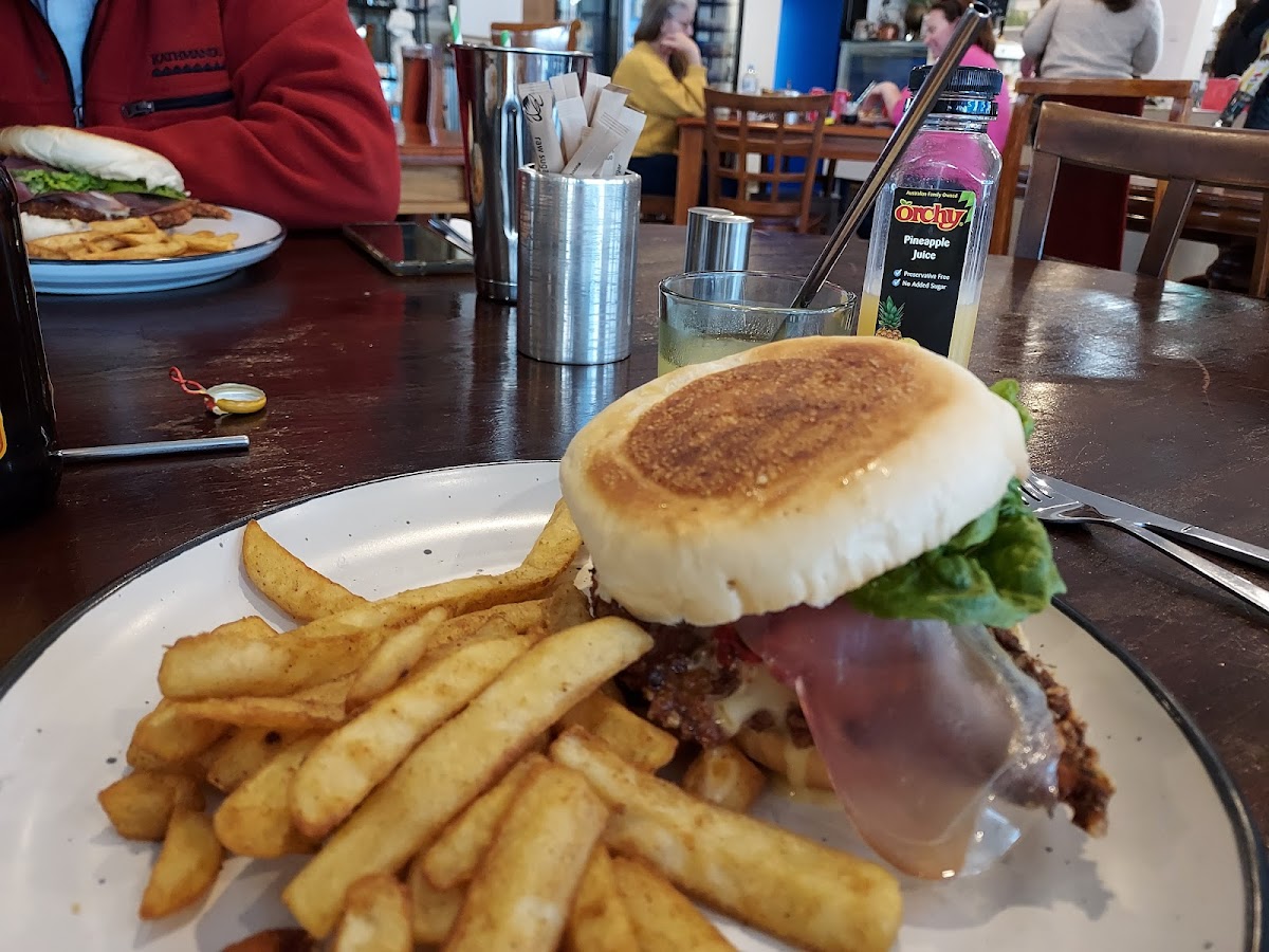 Byron Perry Cafe - 9