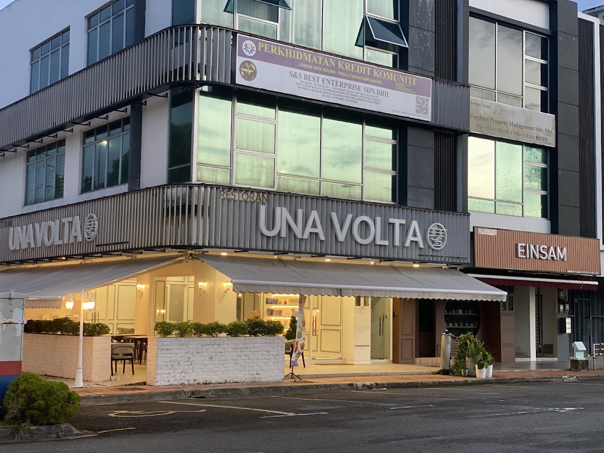 UNA VOLTA CAFE