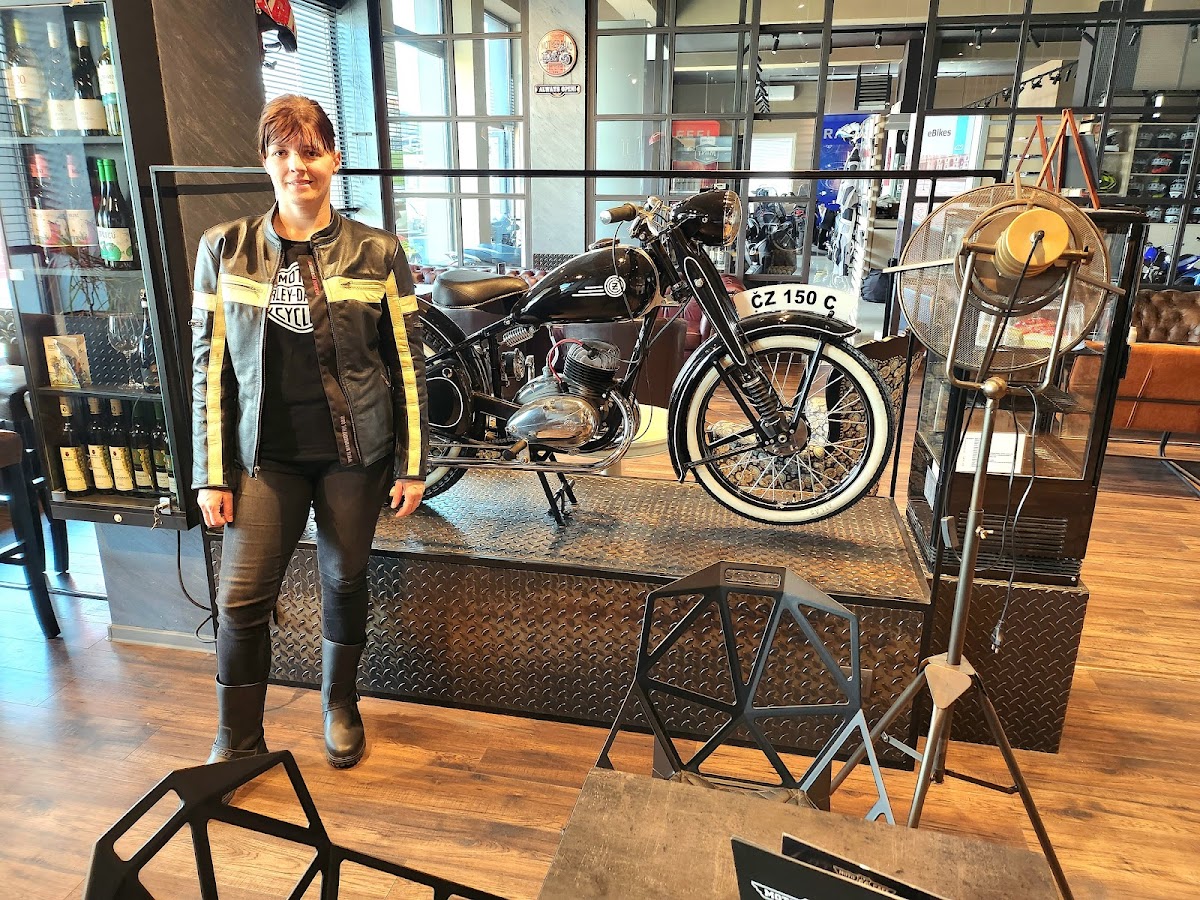 KAVIAREŇ MOTO 66 CAFE - 4