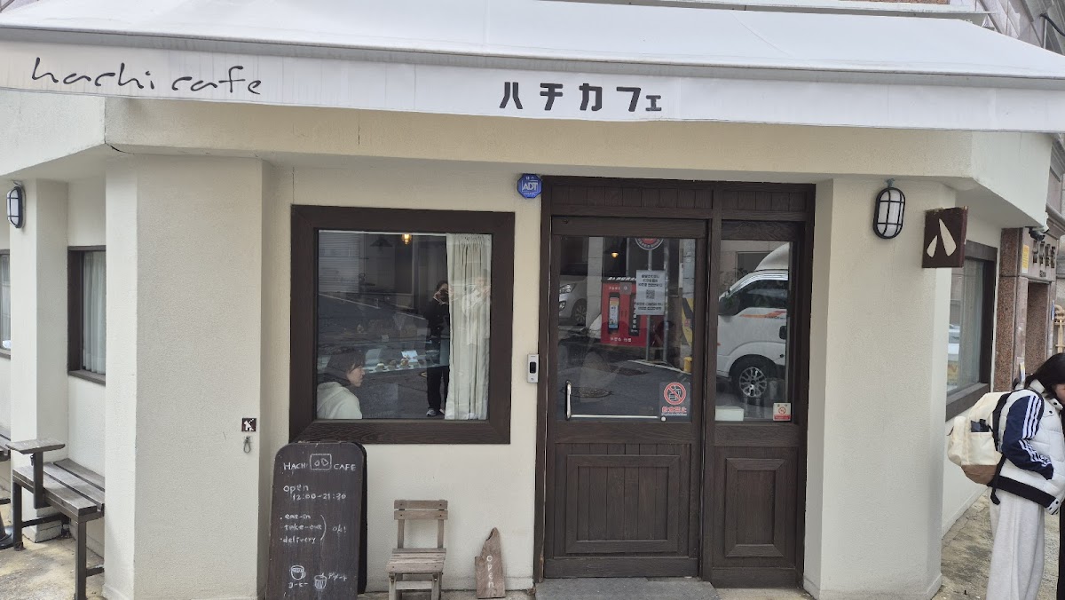 hachi cafe