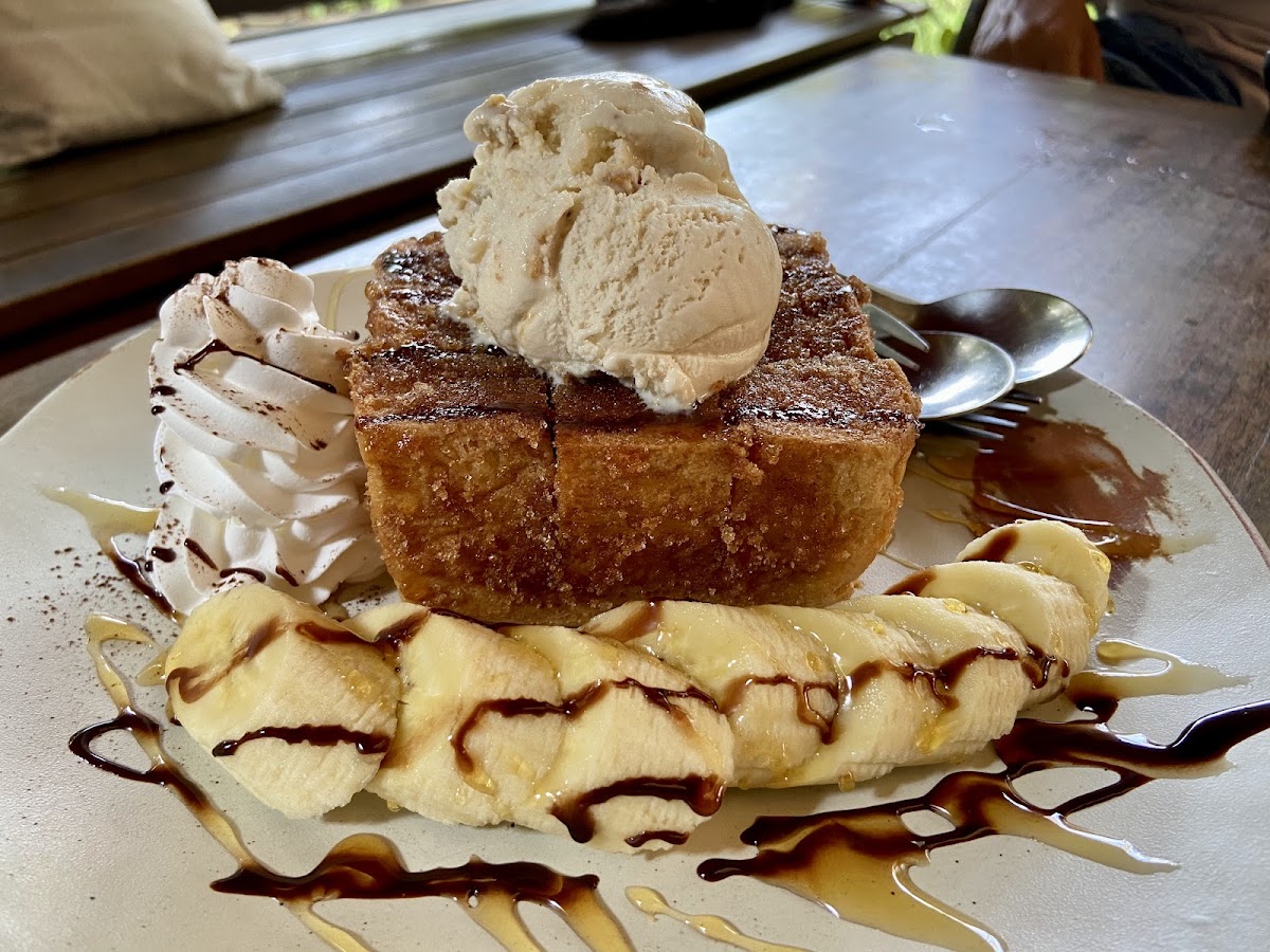 Mai bakery in garden - 9