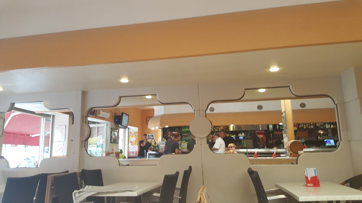 Cafe de Paris Bar PMU - 6