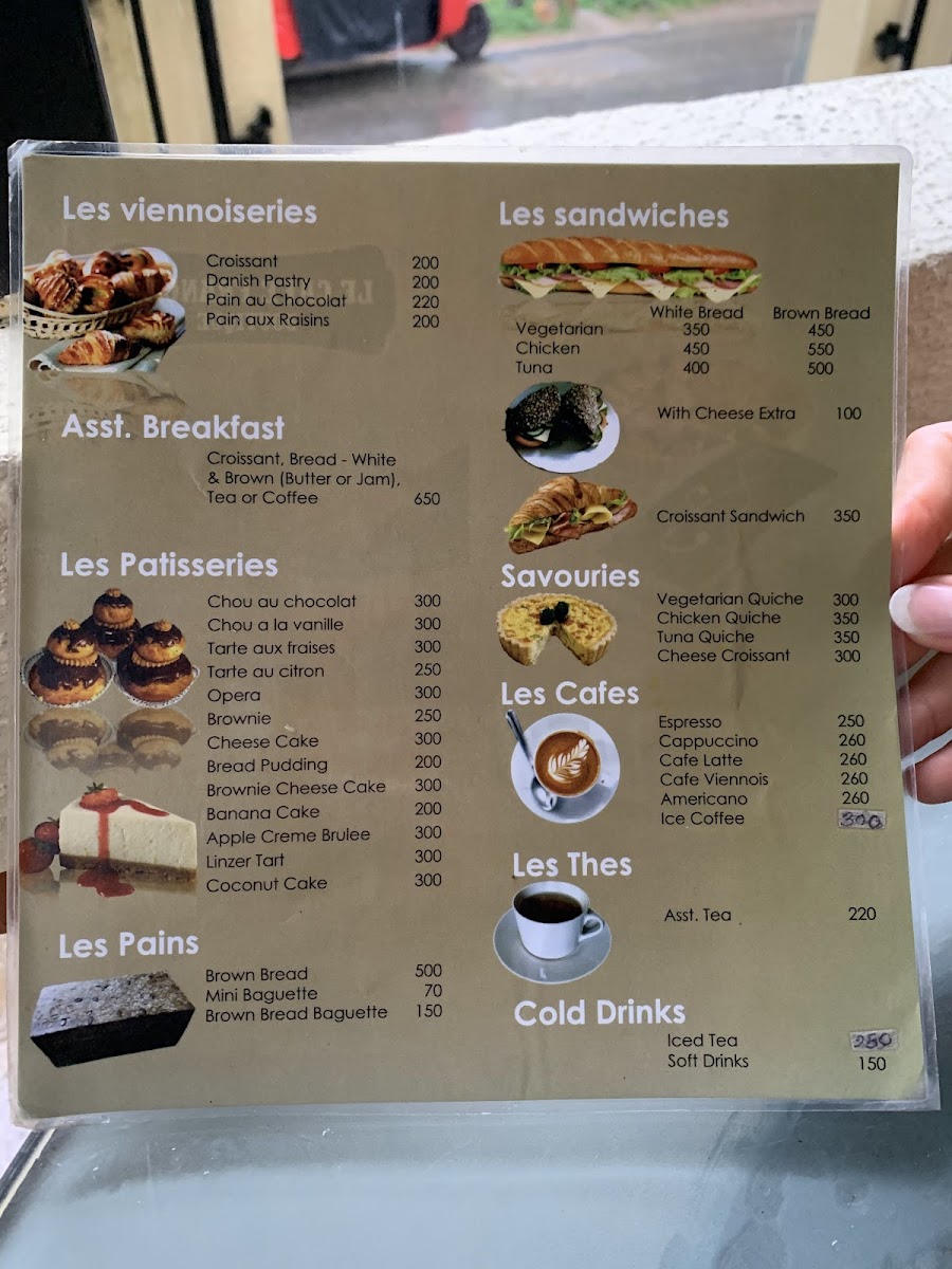 Le Café Français Bakery & Boutique - 9