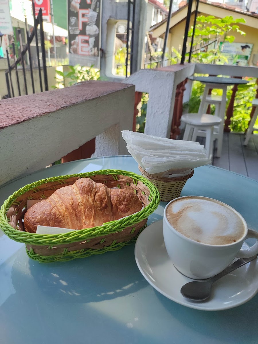 Le Café Français Bakery & Boutique - 6