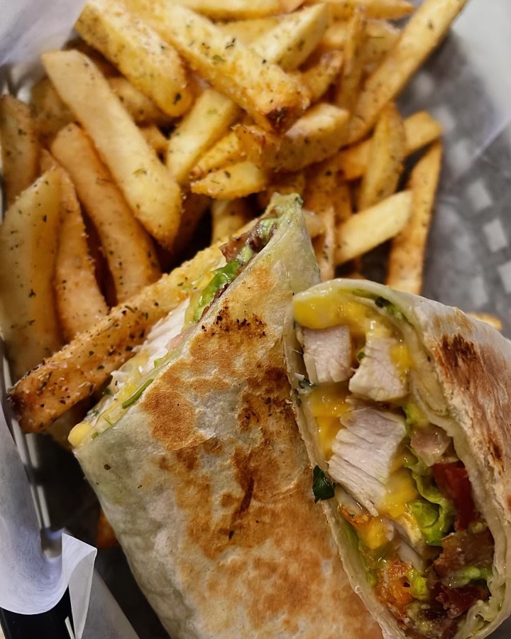 Cafe D’Jolie Restaurant & Cafe - 6