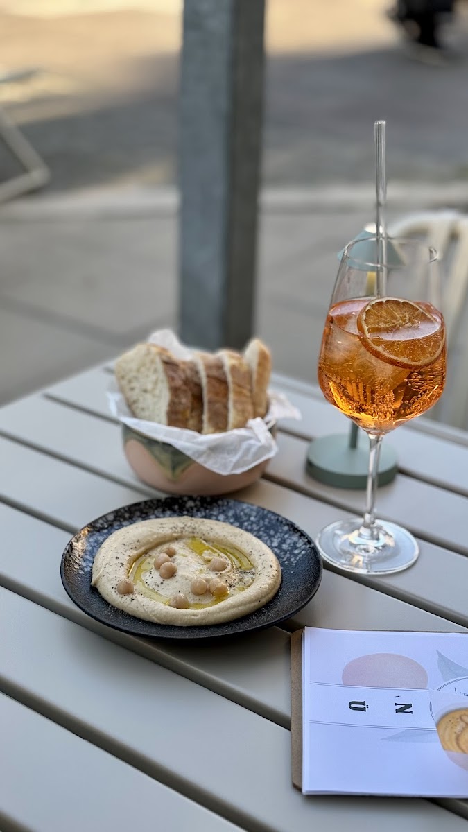 Alédo Coffee & Bar - 8