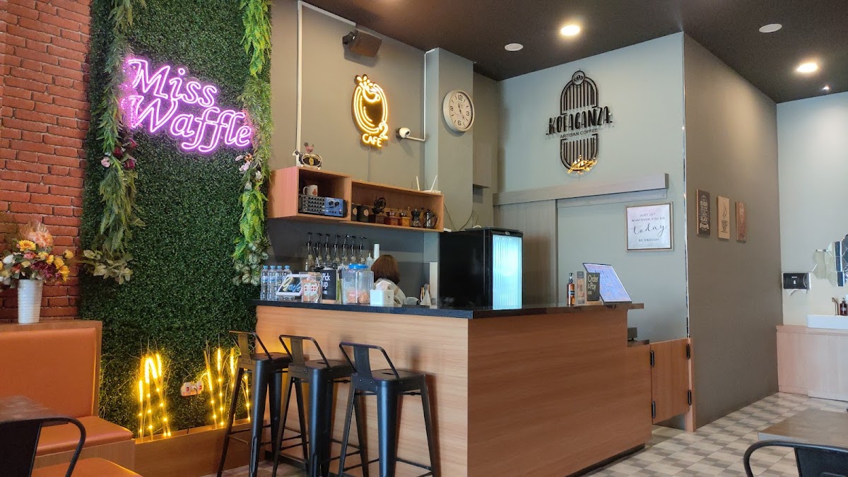 O2 Cafe - Miss Waffle Cafe - 4