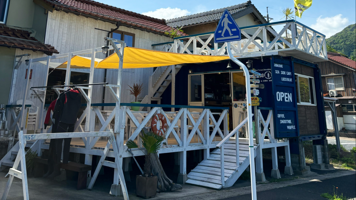 LOCO BLUE SEA SIDE CAFE - 4