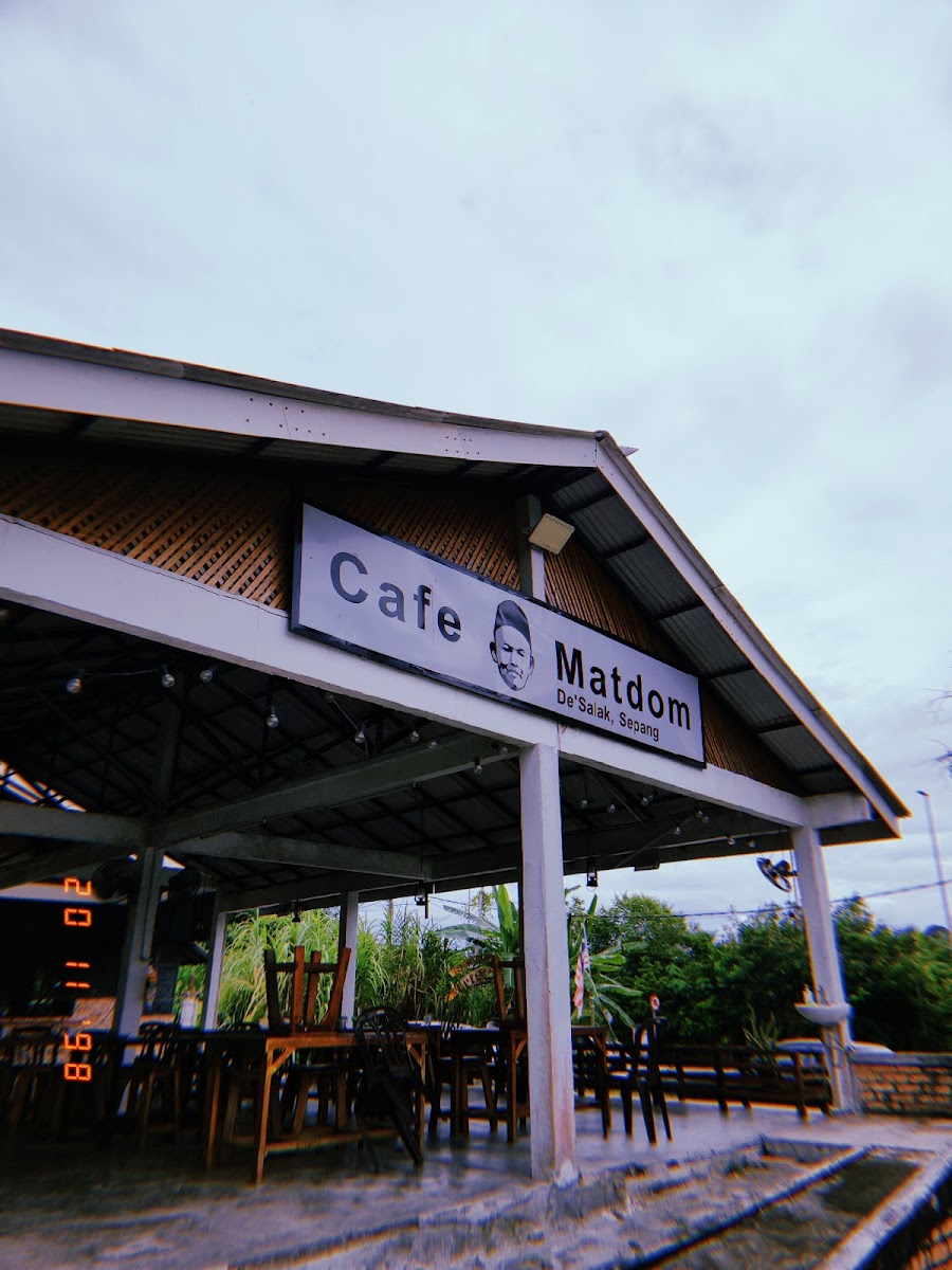 Cafe Mat Dom De Salak