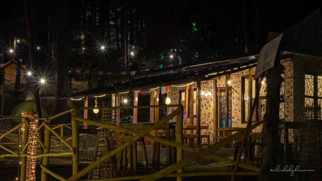 Lazy Monk Travel Cafe - 4