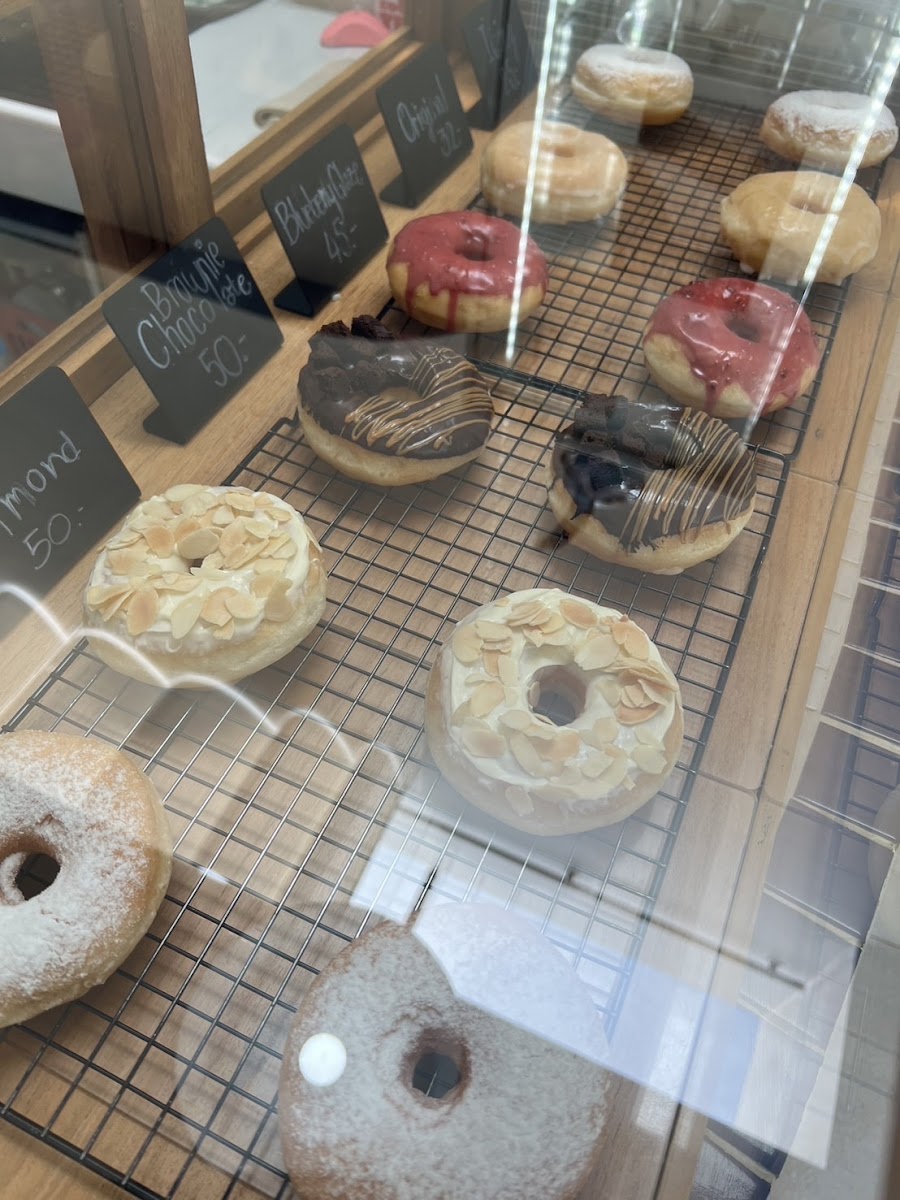 MIRP doughnuts and cafe - 10