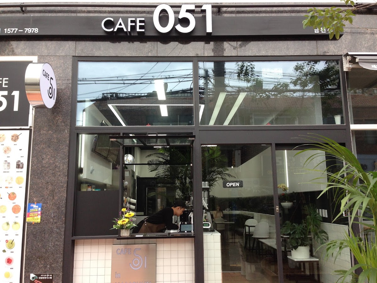 CAFE 051